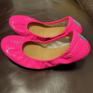 Neon pink tieks size 7